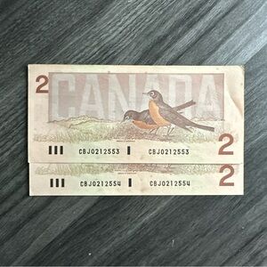 Set of 2 Crisp Sequential Bank of Canada 1986 $2 Bills
